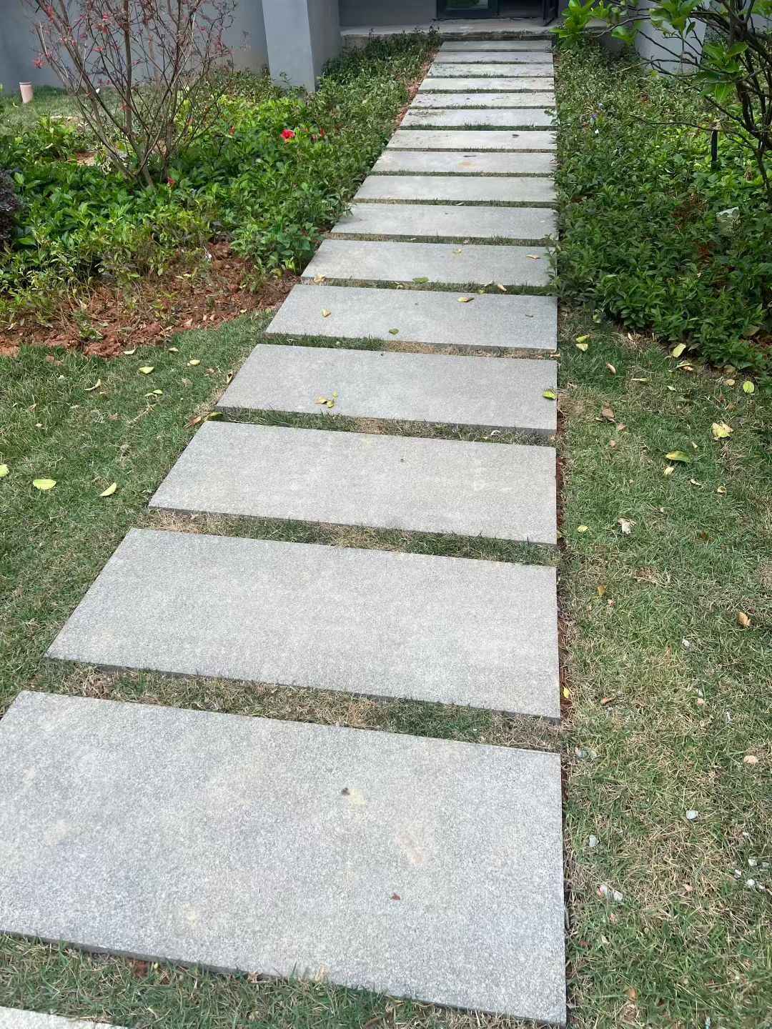 宁夏 芝麻黑小区踏步、汀步石铺装效果