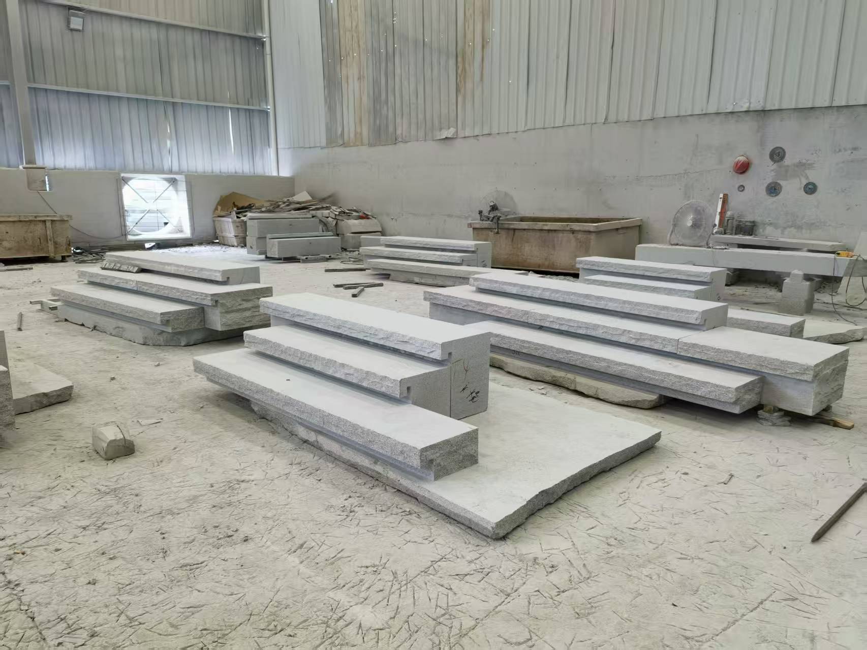 宁夏 整石台阶（大面火烧+侧面自然面），出货前厂内拼装