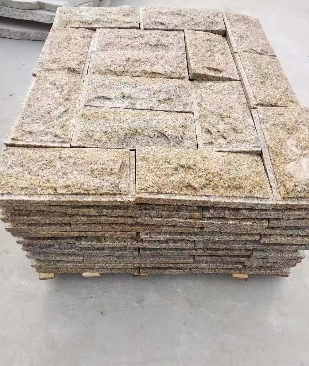 宁夏黄锈石蘑菇石